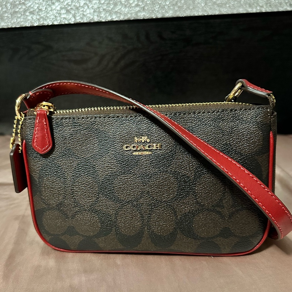 Coach Nolita 19